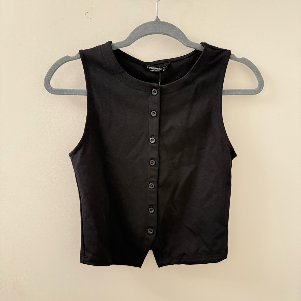 Stradivarious Black Sleeveless Button-Up Top